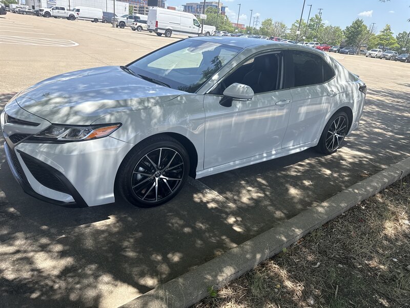 Vehicle image 3 of 28