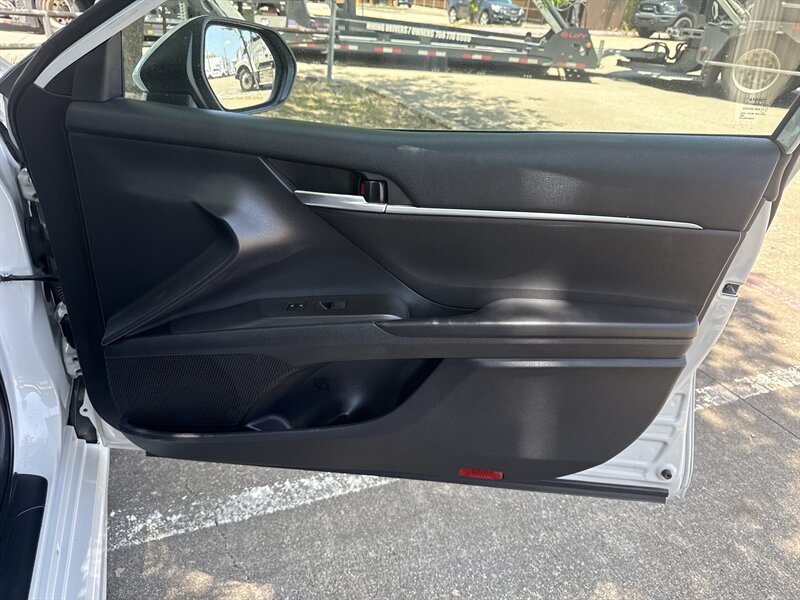 Vehicle image 21 of 28