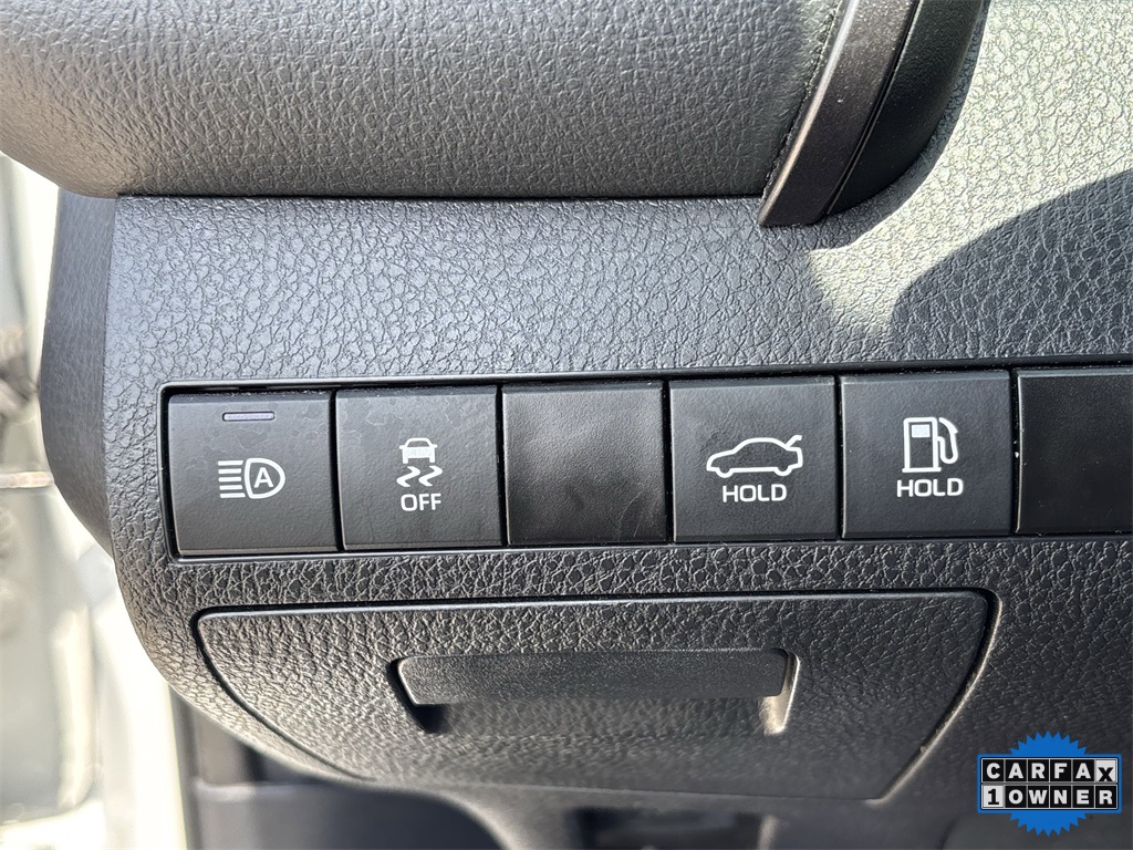 Vehicle image 17 of 25
