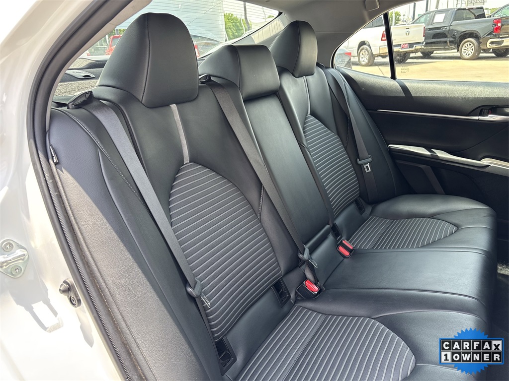Vehicle image 22 of 25