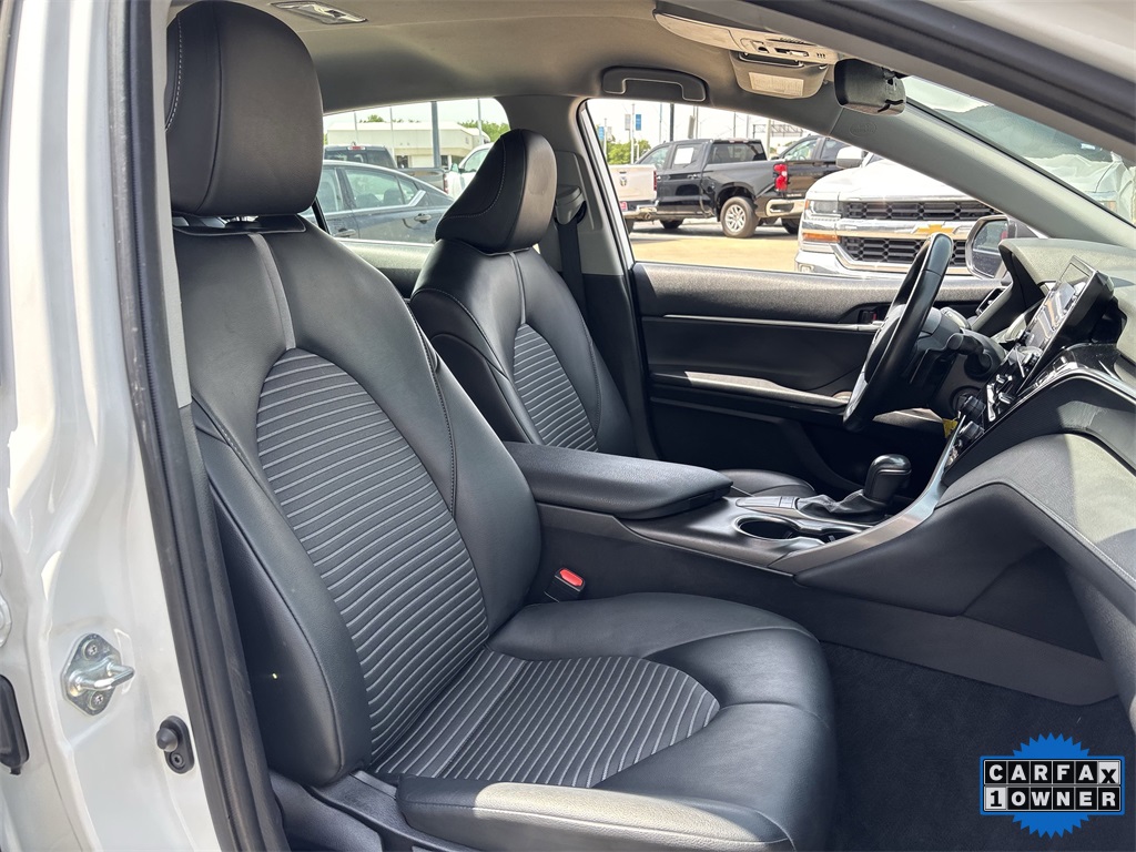 Vehicle image 21 of 25