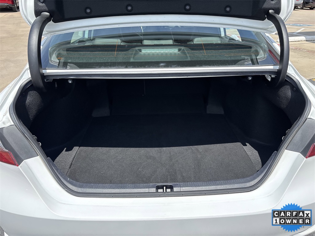 Vehicle image 23 of 25