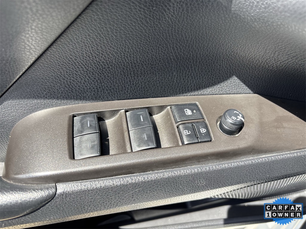 Vehicle image 18 of 25