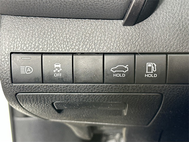 Vehicle image 21 of 28