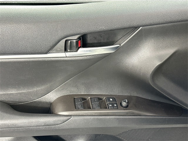 Vehicle image 22 of 28