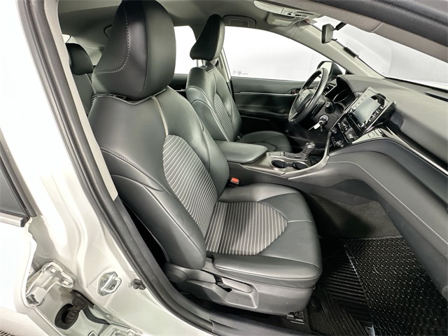 Vehicle image 26 of 28