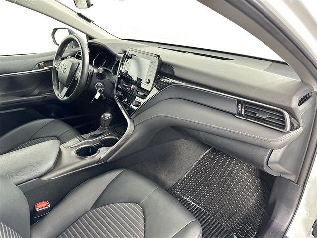 Vehicle image 27 of 28
