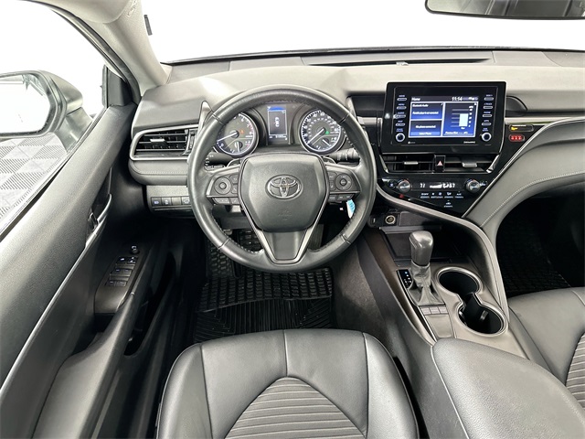 Vehicle image 10 of 28