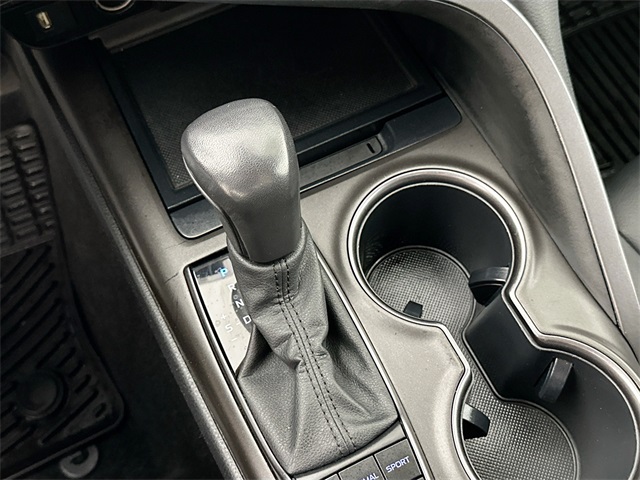Vehicle image 14 of 28