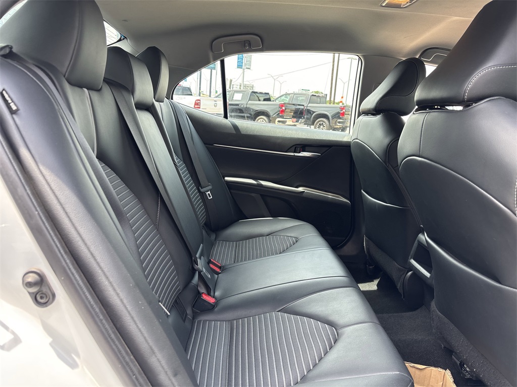 Vehicle image 22 of 25