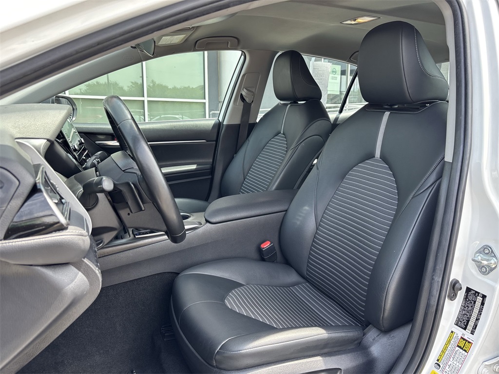 Vehicle image 19 of 25