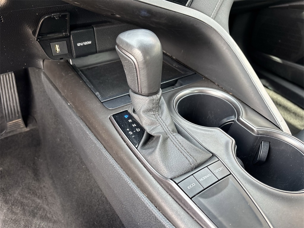 Vehicle image 16 of 25