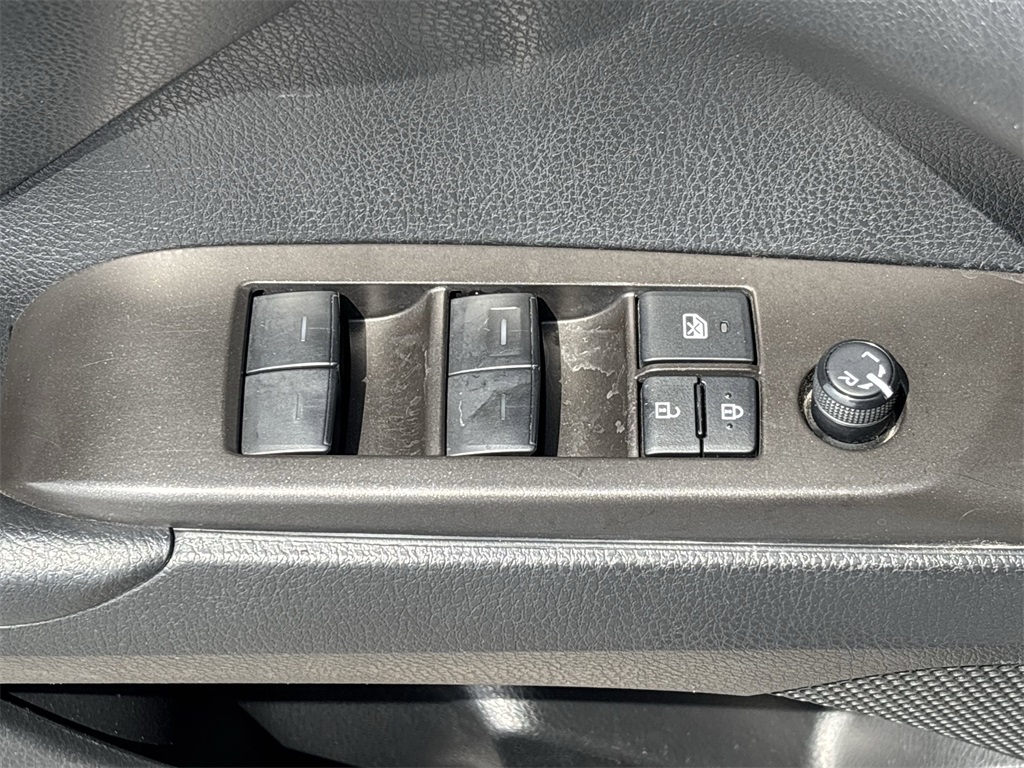 Vehicle image 18 of 25