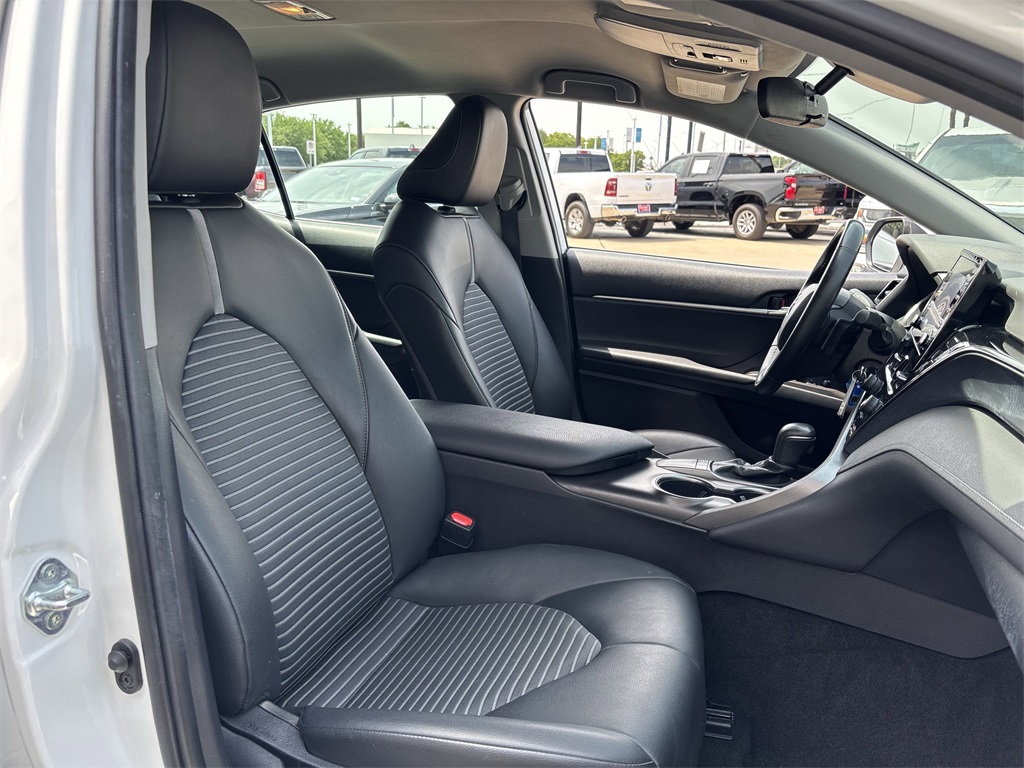 Vehicle image 21 of 25