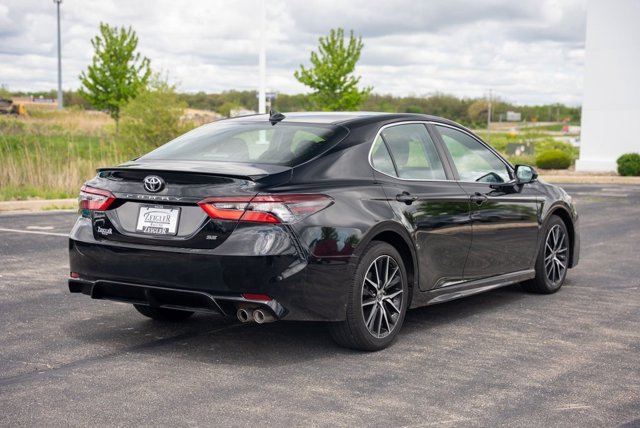 Vehicle image 4 of 35