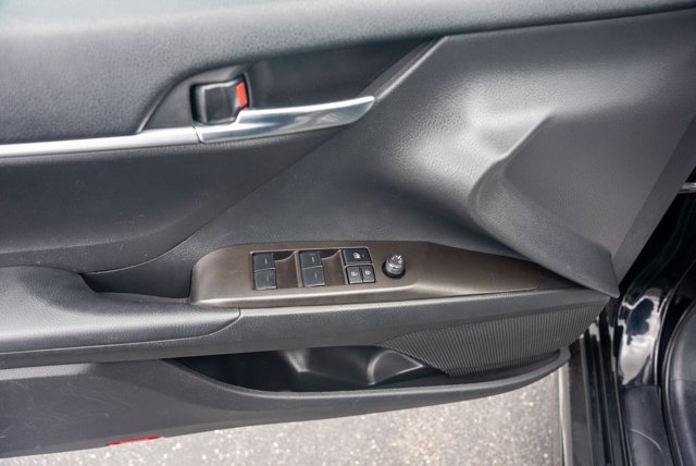 Vehicle image 16 of 35
