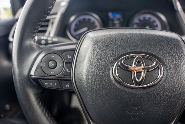 Vehicle image 21 of 35