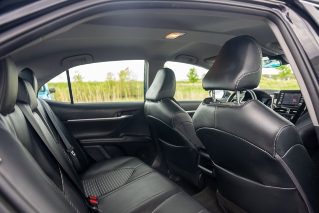 Vehicle image 13 of 35