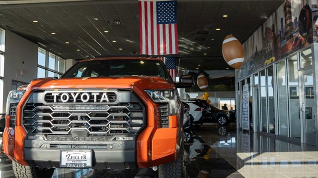 Vehicle image 31 of 35
