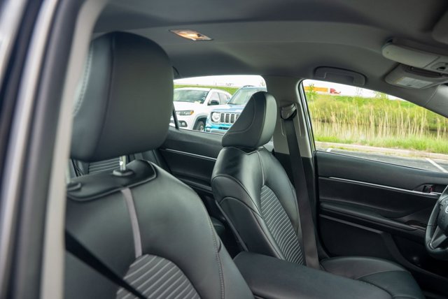 Vehicle image 12 of 35