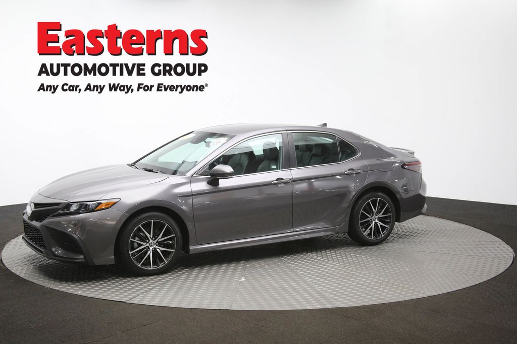 2023 Toyota Camry SE Image 3 of 65