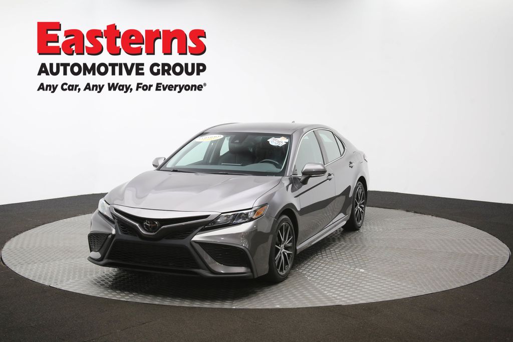 2023 Toyota Camry SE Image 2 of 65