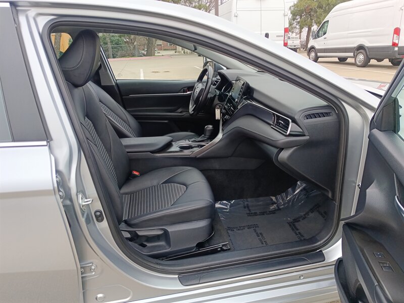 Vehicle image 21 of 31