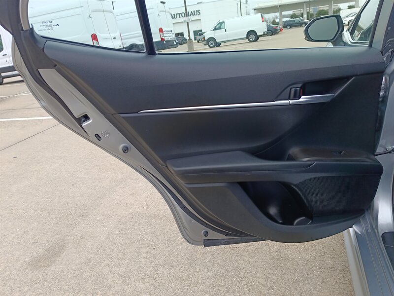 Vehicle image 13 of 31