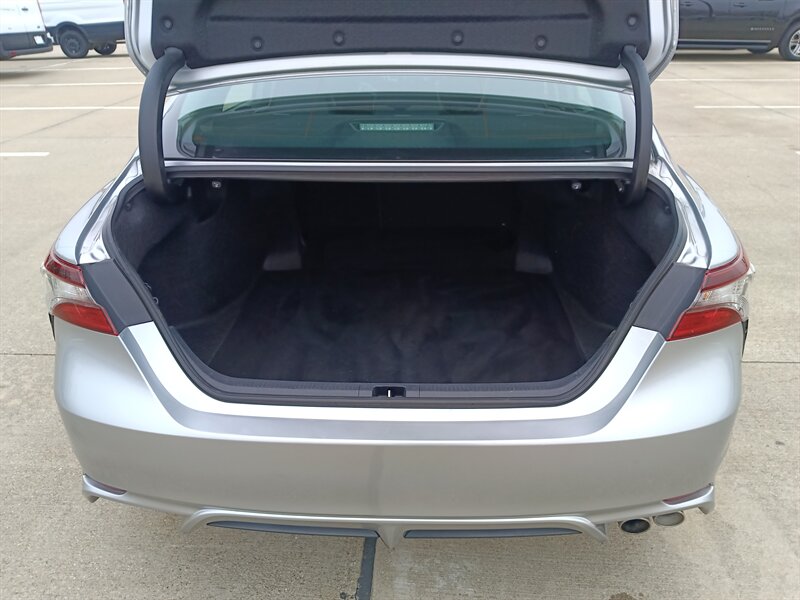 Vehicle image 17 of 31