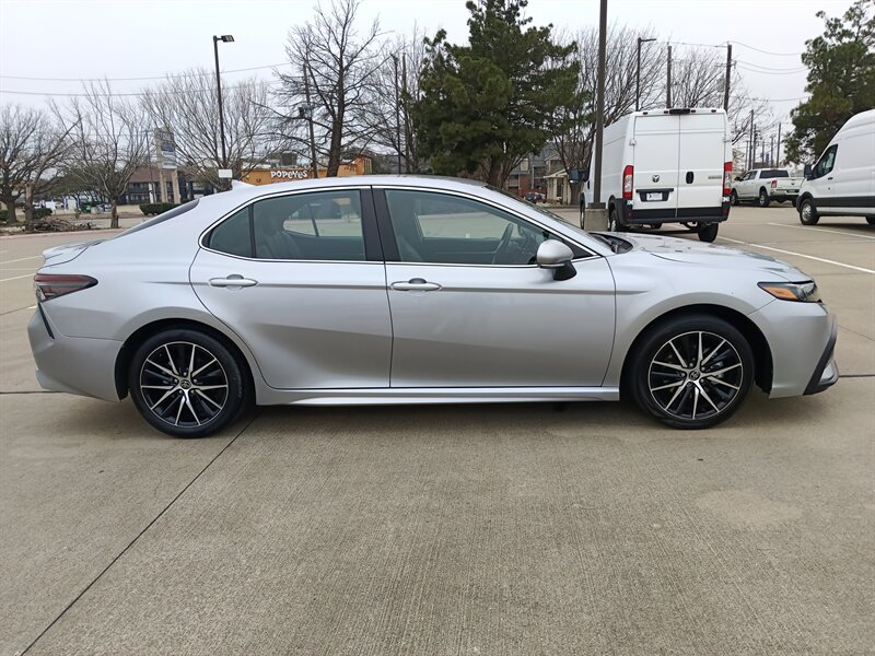 Vehicle image 7 of 31