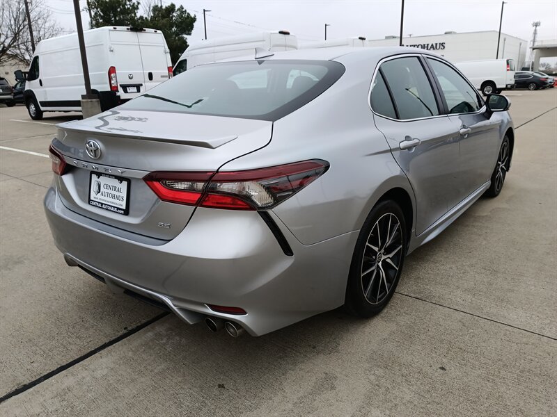 Vehicle image 3 of 31