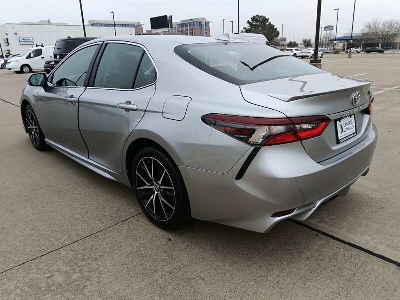 Vehicle image 8 of 31