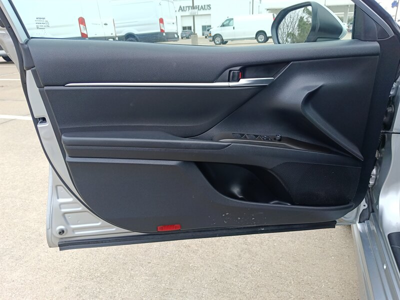 Vehicle image 12 of 31