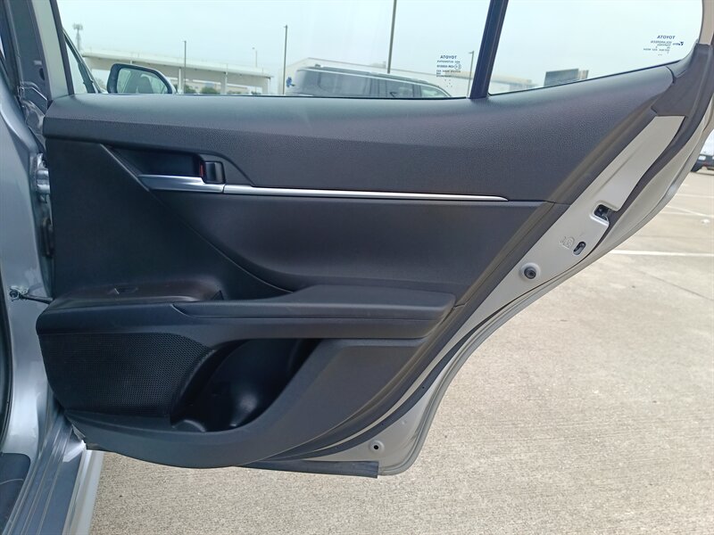 Vehicle image 14 of 31
