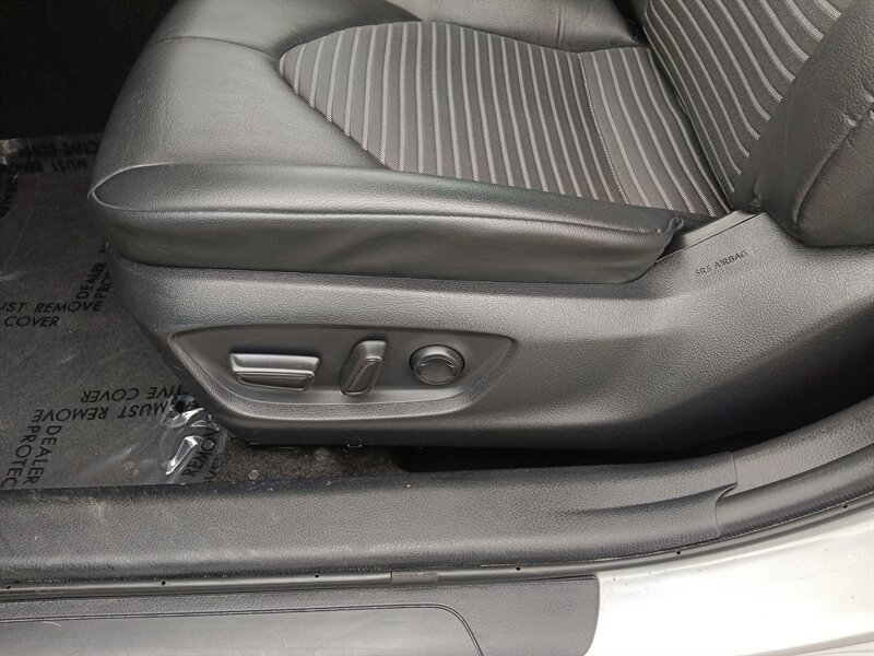 Vehicle image 20 of 31