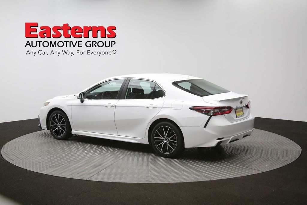 Vehicle image 33 of 61