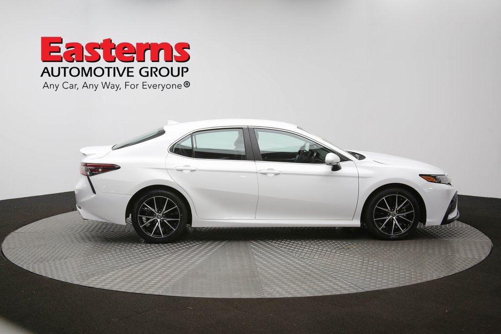 Vehicle image 17 of 61