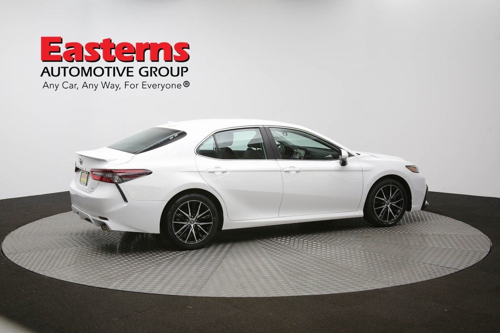 Vehicle image 21 of 61