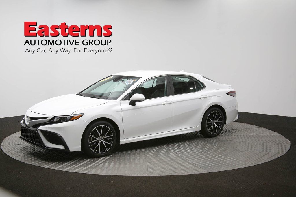 Vehicle image 4 of 61