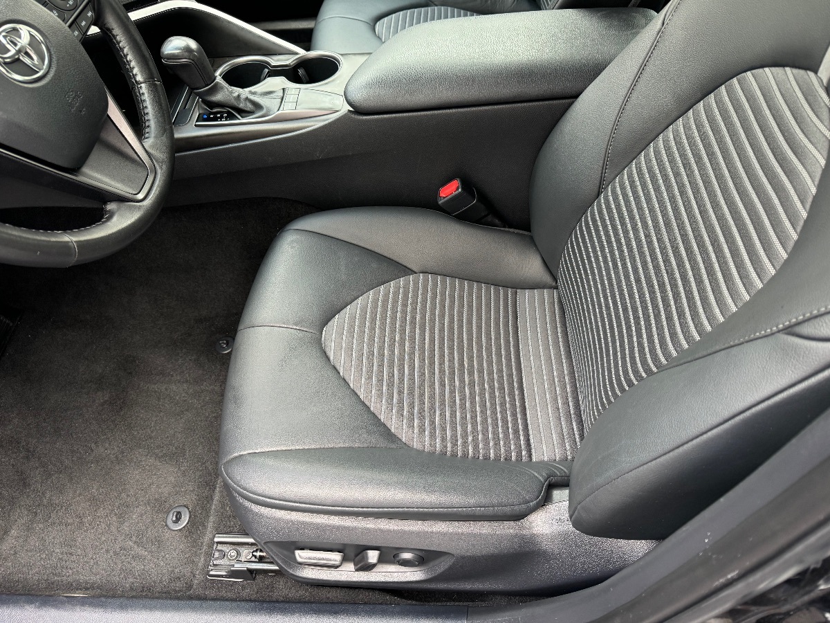 Vehicle image 9 of 18