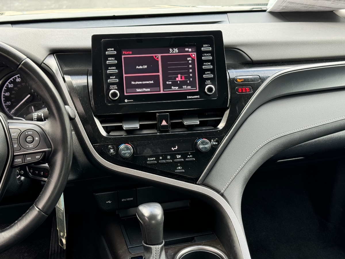 Vehicle image 17 of 18