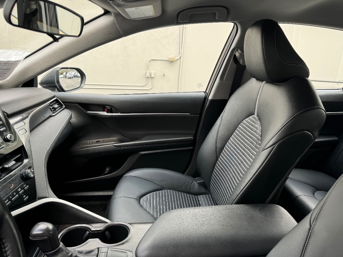 Vehicle image 12 of 18