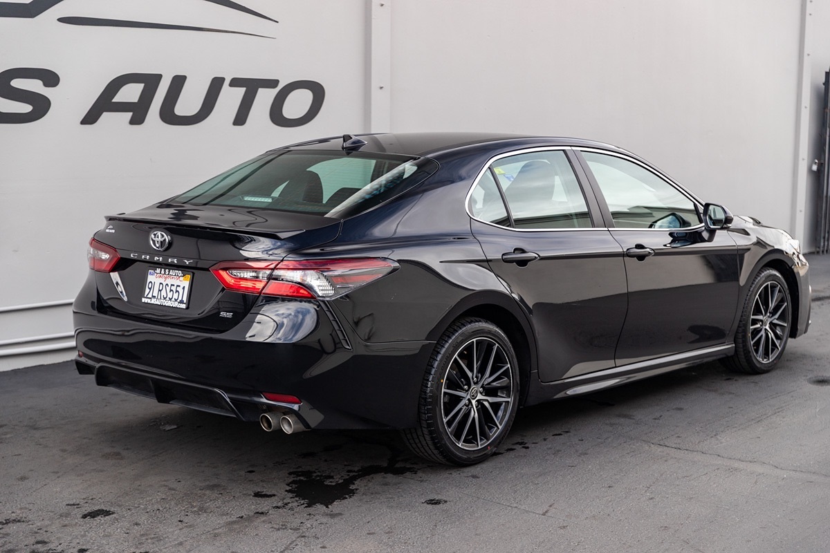 Vehicle image 2 of 18