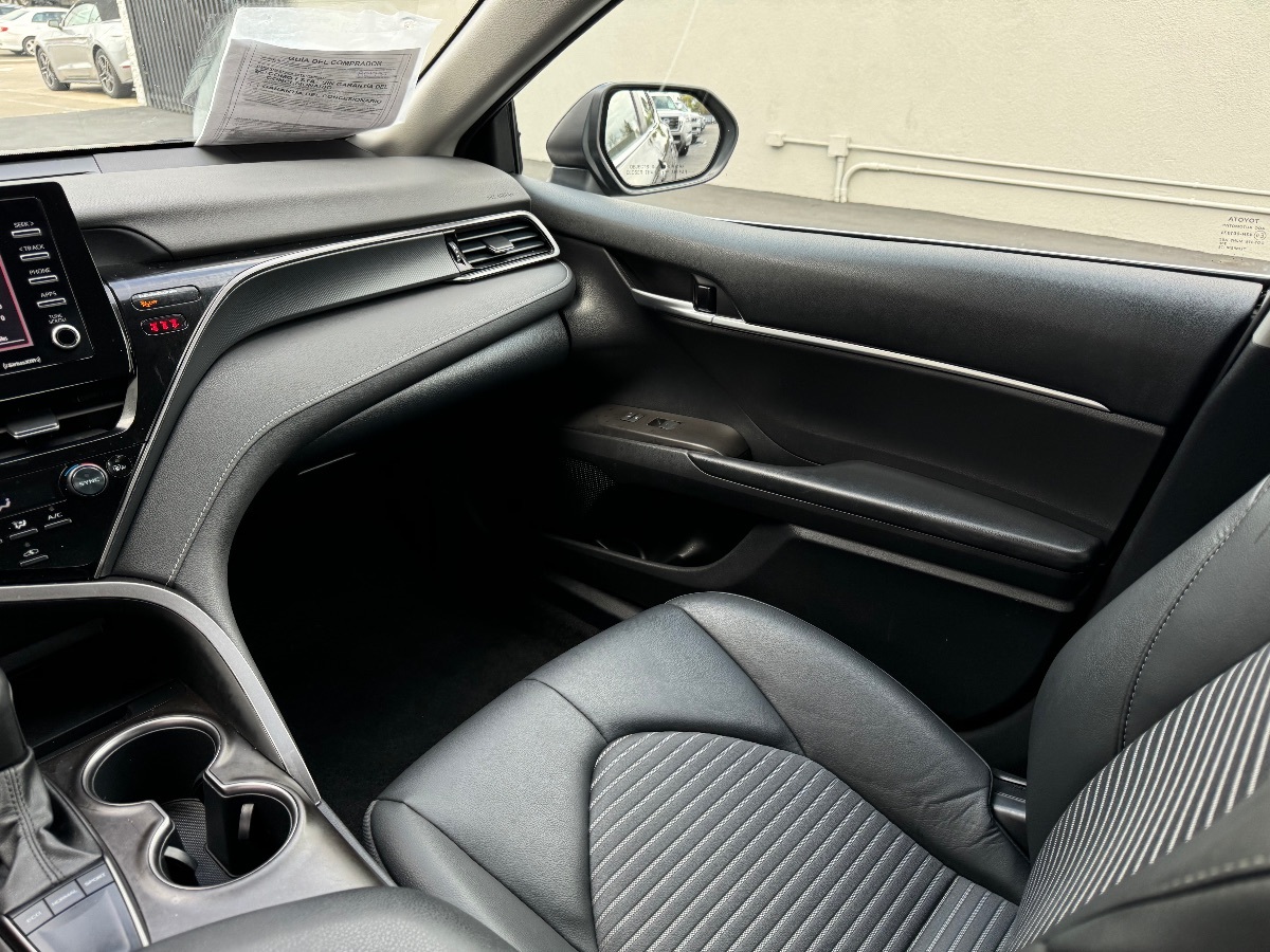 Vehicle image 16 of 18