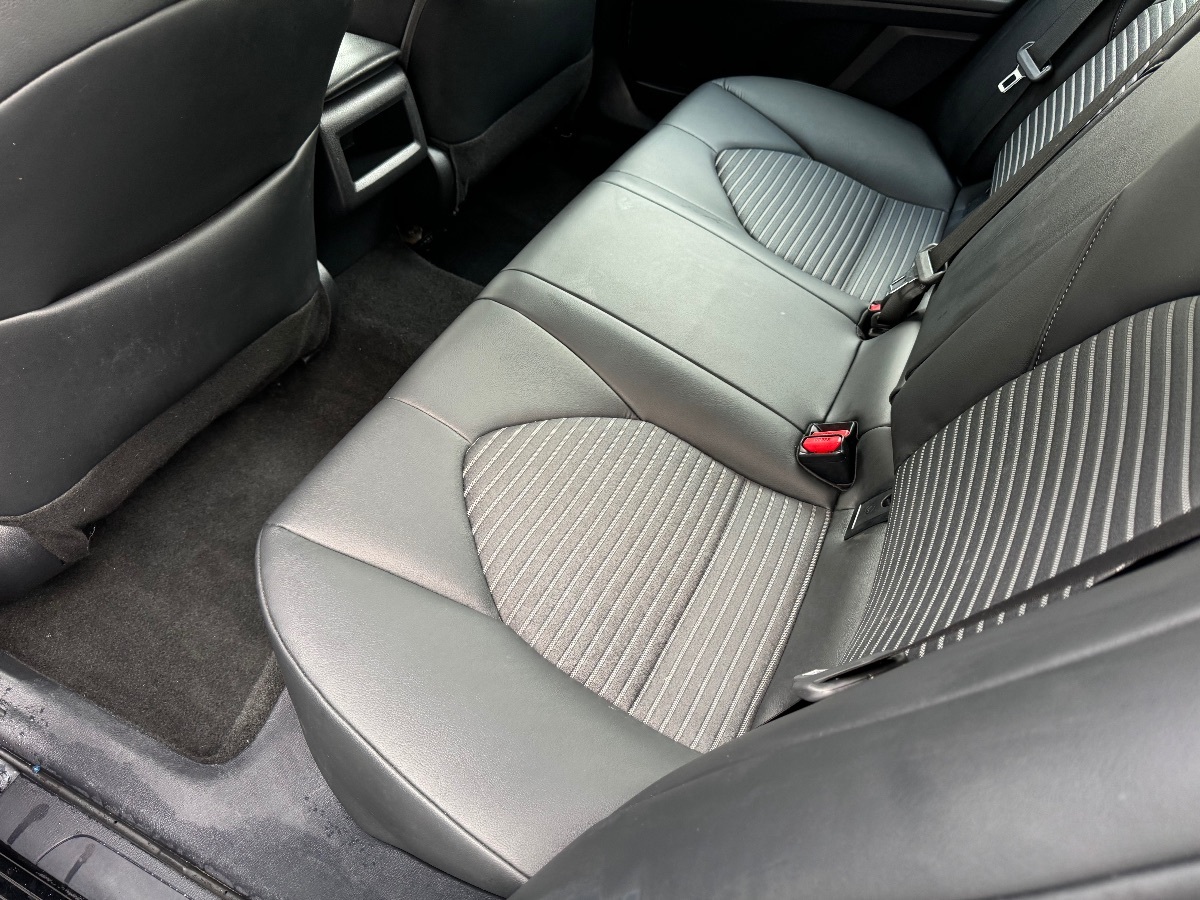 Vehicle image 14 of 18