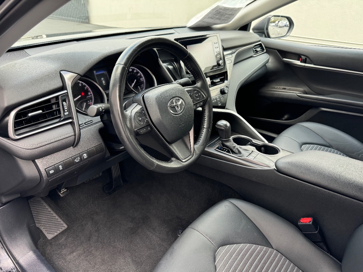 Vehicle image 8 of 18