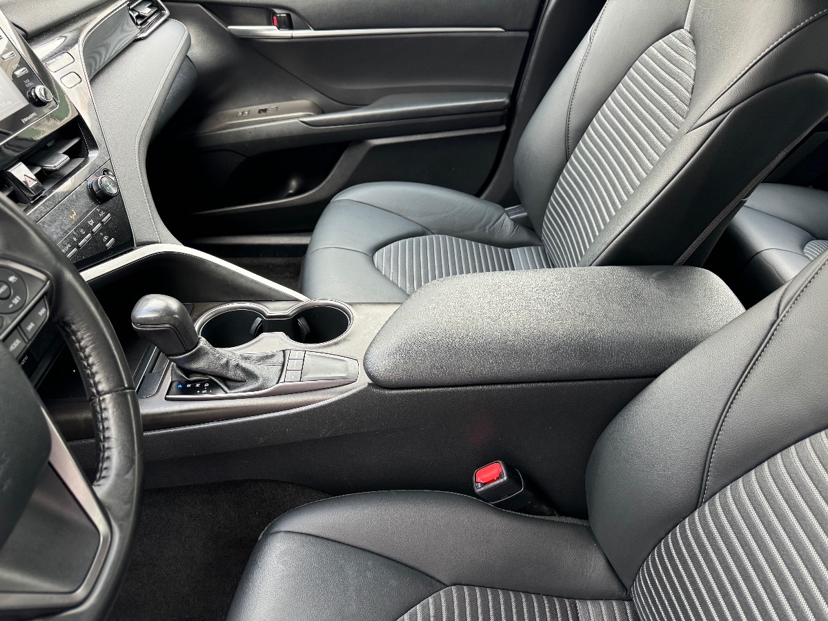 Vehicle image 11 of 18