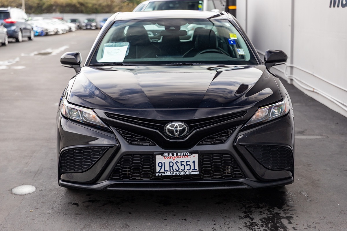 Vehicle image 3 of 18