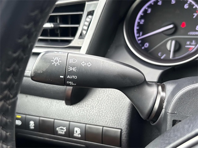 Vehicle image 28 of 35