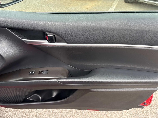 Vehicle image 21 of 35